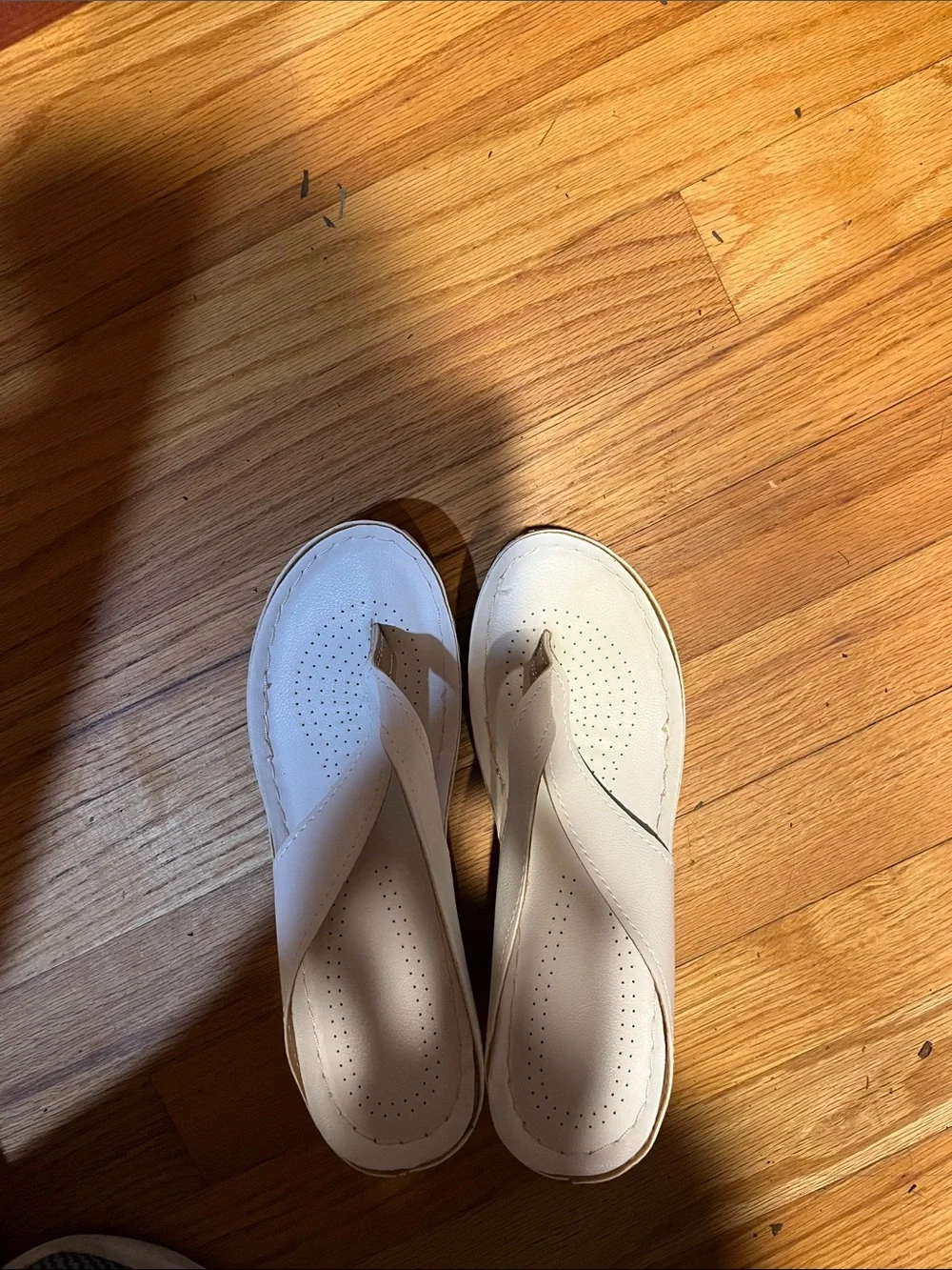 Women’s White Leather Flip-Flop Sandals